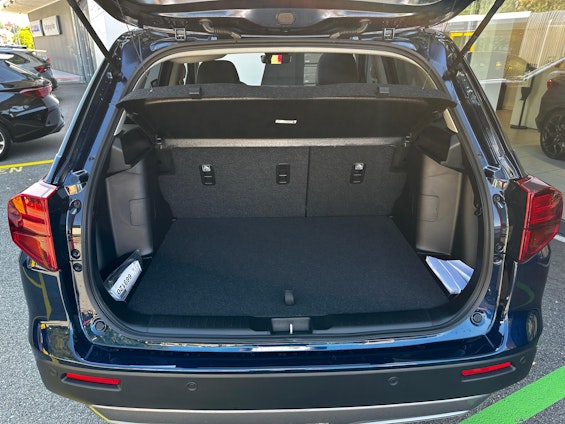 Vehicle image 6