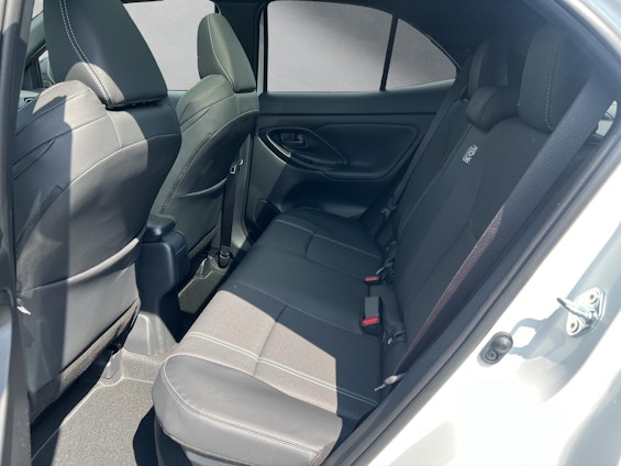 Vehicle image 10