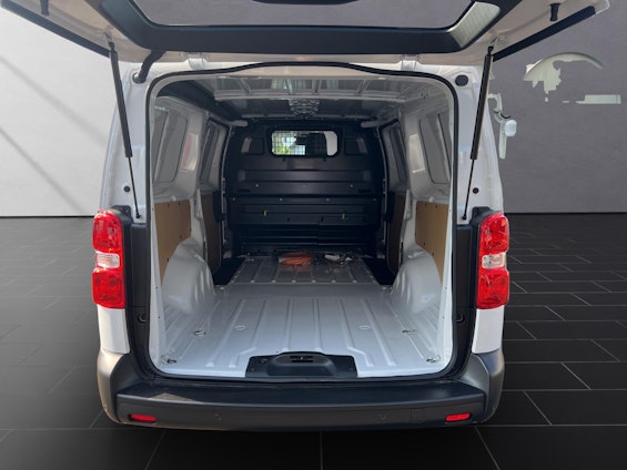 Vehicle image 6 Vehicle image 6