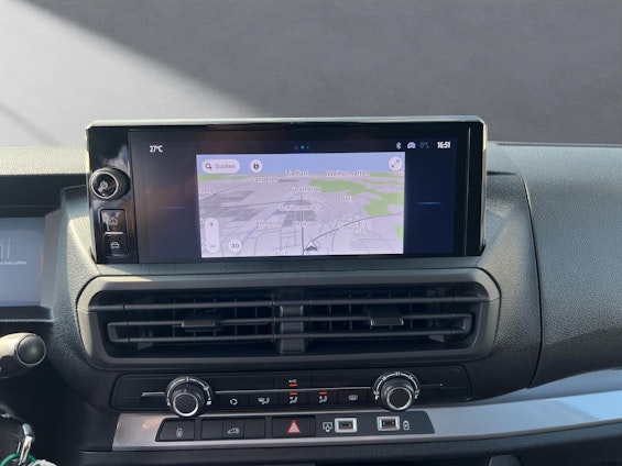 Vehicle image 9 Vehicle image 9