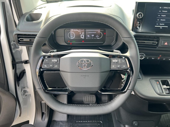 Vehicle image 5 Vehicle image 5