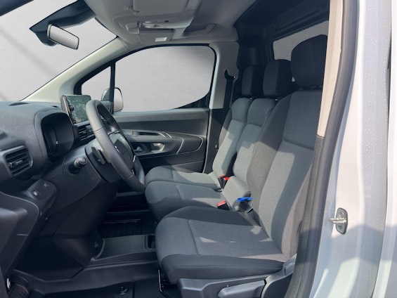 Vehicle image 4 Vehicle image 4