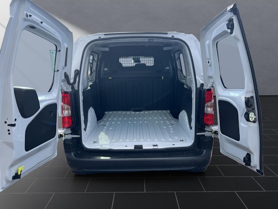 Vehicle image 8 Vehicle image 8