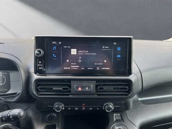 Vehicle image 6 Vehicle image 6