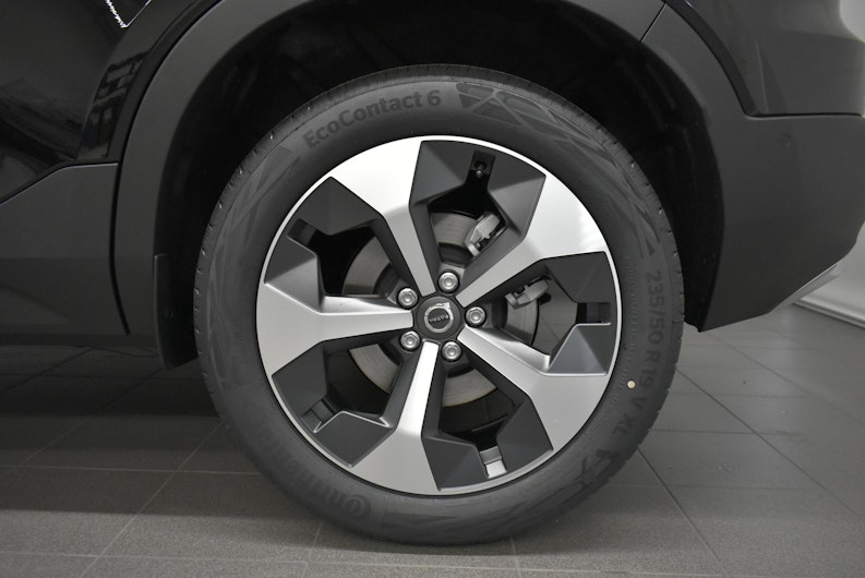 Vehicle image VOLVO XC40