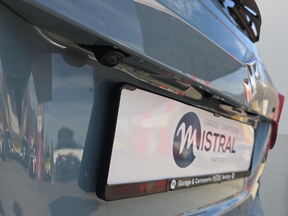 Vehicle image 17 Vehicle image 17