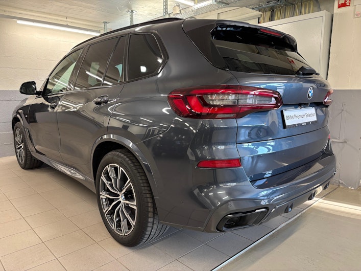 Vehicle image BMW X5