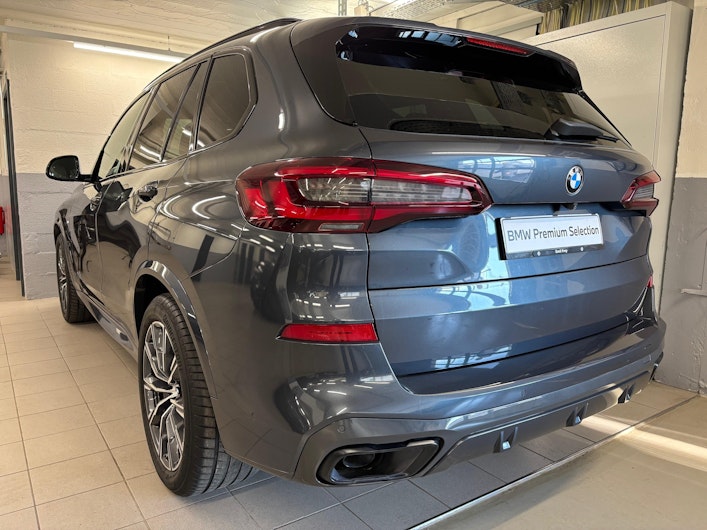 Vehicle image BMW X5