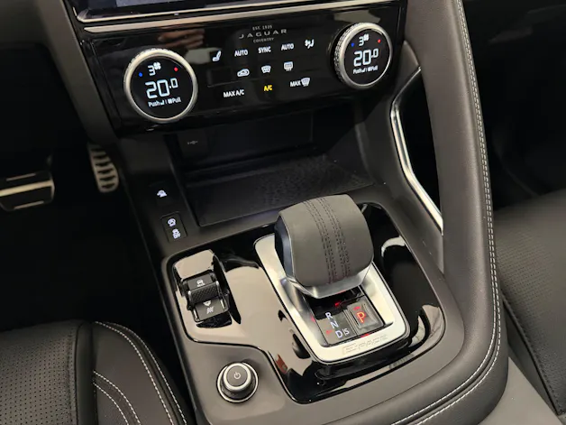 Jaguar E-Pace 2.0 I4 200 R-Dynamic S AWD