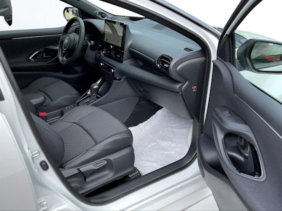 Vehicle image 8