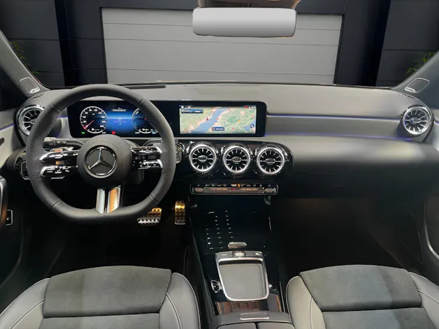 Mercedes-Benz A 250 e AMG Line
