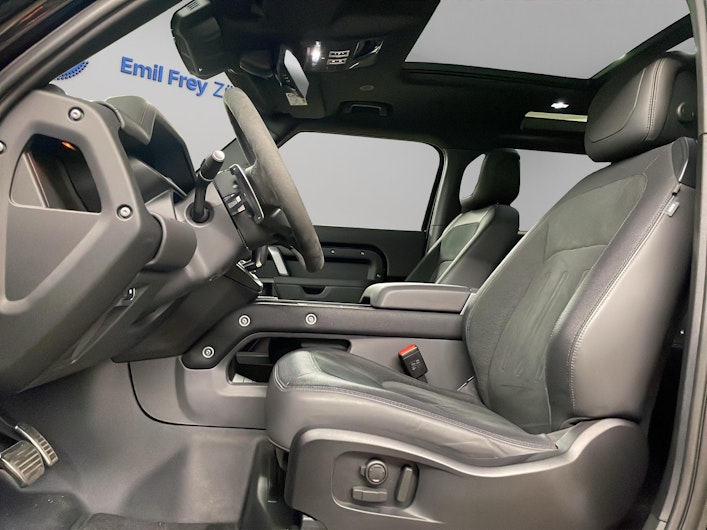 Vehicle image LAND ROVER DEFENDER