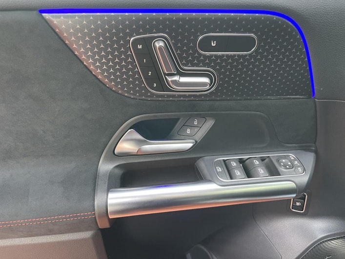 Vehicle image MERCEDES-BENZ EQA 350