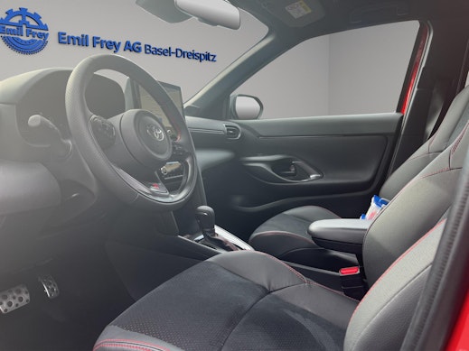 TOYOTA Yaris Cross 1.5 VVT-i HSD GR Sport 1