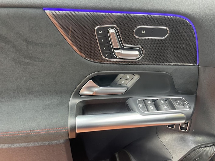 Vehicle image MERCEDES-BENZ GLA 250