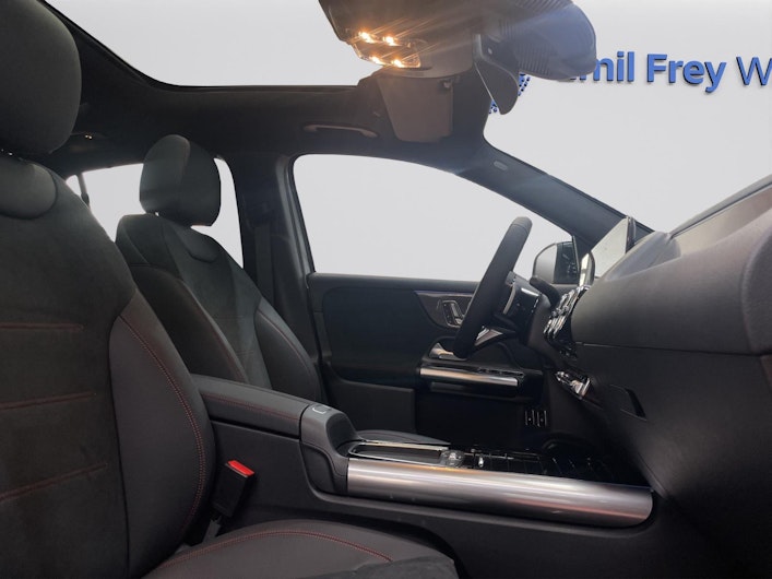 Vehicle image MERCEDES-BENZ GLA 250