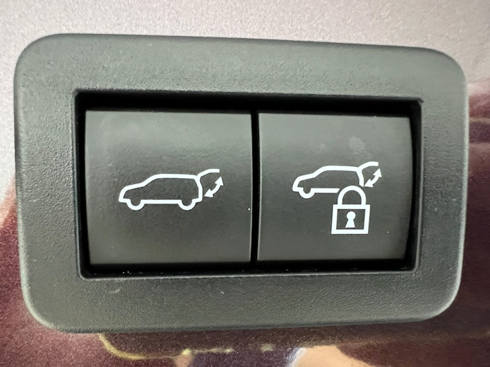 Vehicle image TOYOTA C-HR