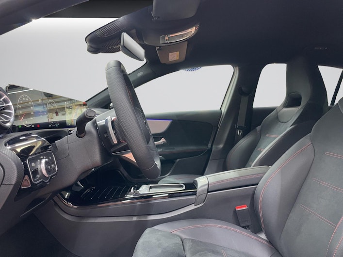 Vehicle image MERCEDES-BENZ A 180