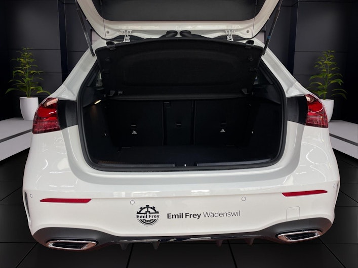 Vehicle image MERCEDES-BENZ A 180