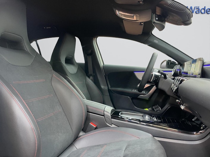 Vehicle image MERCEDES-BENZ A 180