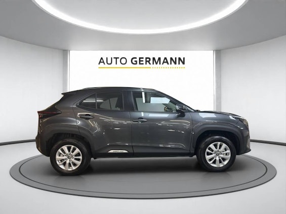 Vehicle image 6