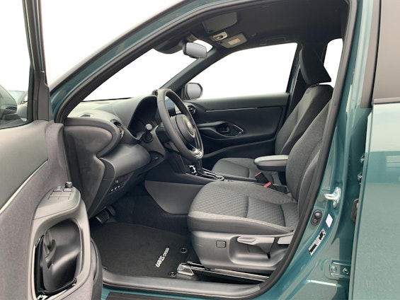 Vehicle image 4