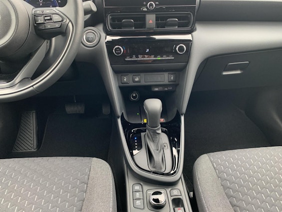 Vehicle image 6