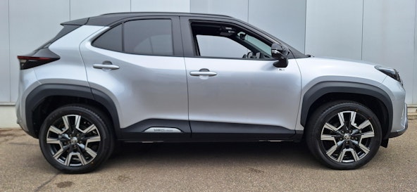 Vehicle image 3