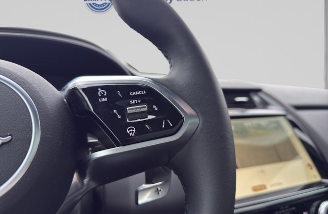 Vehicle image 16 Vehicle image 16