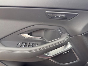Vehicle image JAGUAR E-Pace 1.5 T 300e R-Dynamic SE AWD Plug In Hybrid inkl. Anhängerkupplung