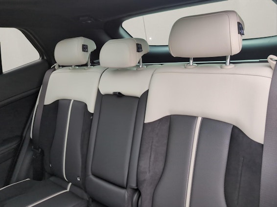 Vehicle image 32 Vehicle image 32