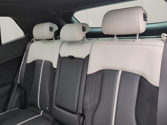 Vehicle image 13 Vehicle image 13