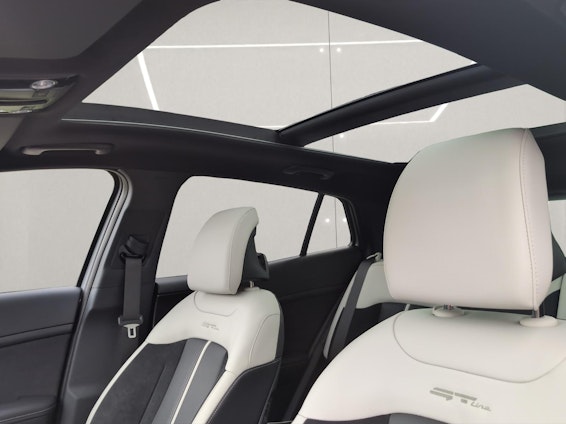 Vehicle image 15 Vehicle image 15