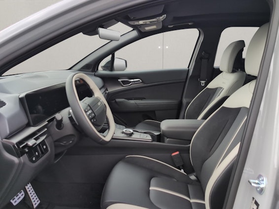 Vehicle image 16 Vehicle image 16