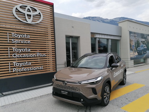 First vehicle image