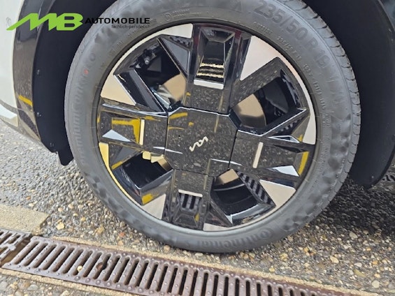 Vehicle image 13 Vehicle image 13