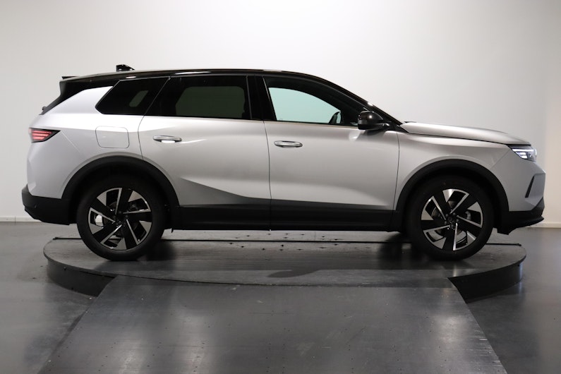 Vehicle image OPEL GRANDLAND