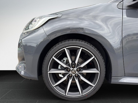 Vehicle image 18 Vehicle image 18