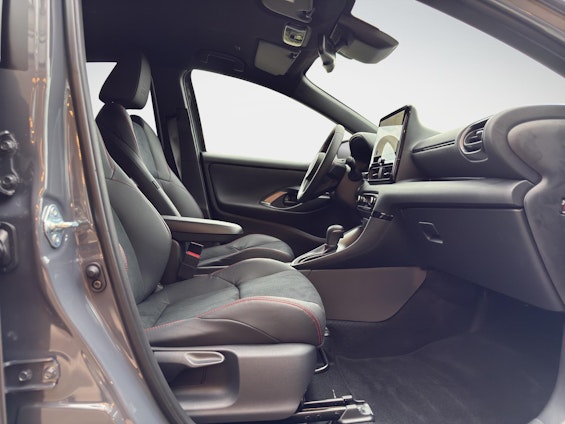 Vehicle image 15 Vehicle image 15