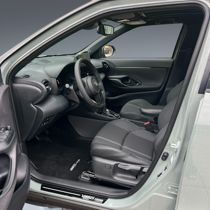 Vehicle image 6