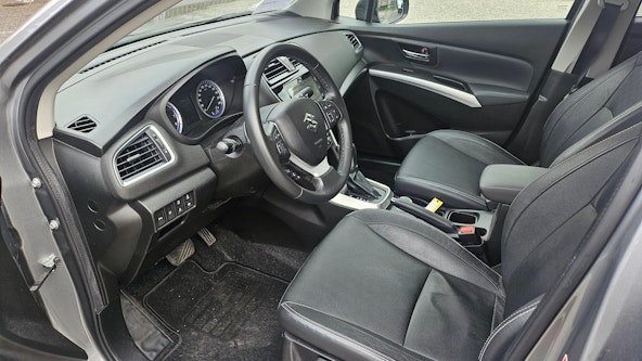 Vehicle image 10 Vehicle image 10