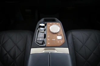 https://vehicle.imgix.net/3977282/67a63ac8-b461-4866-8a5b-ce7ba033ff09.jpg