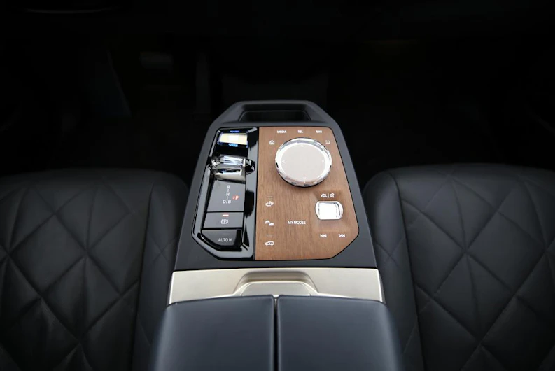 immagine del veicolo BMW iX