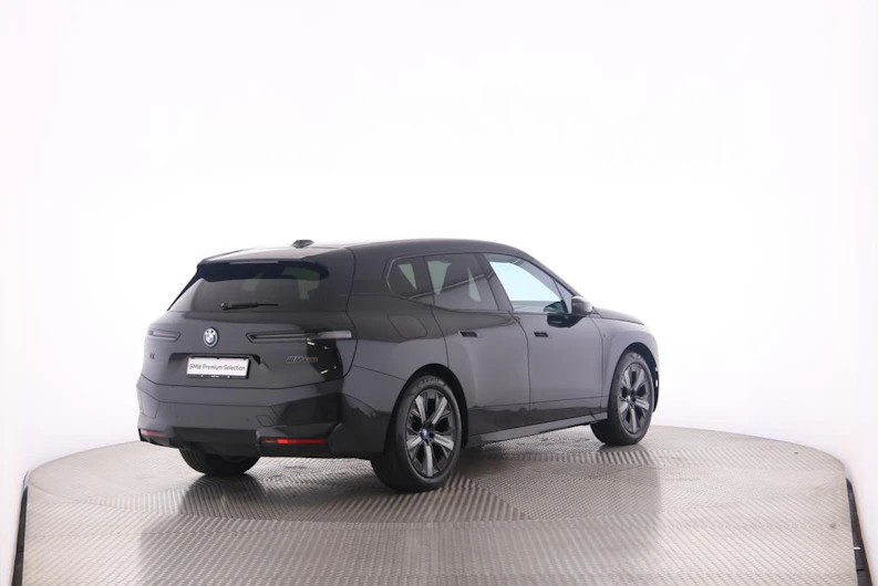 immagine del veicolo BMW iX