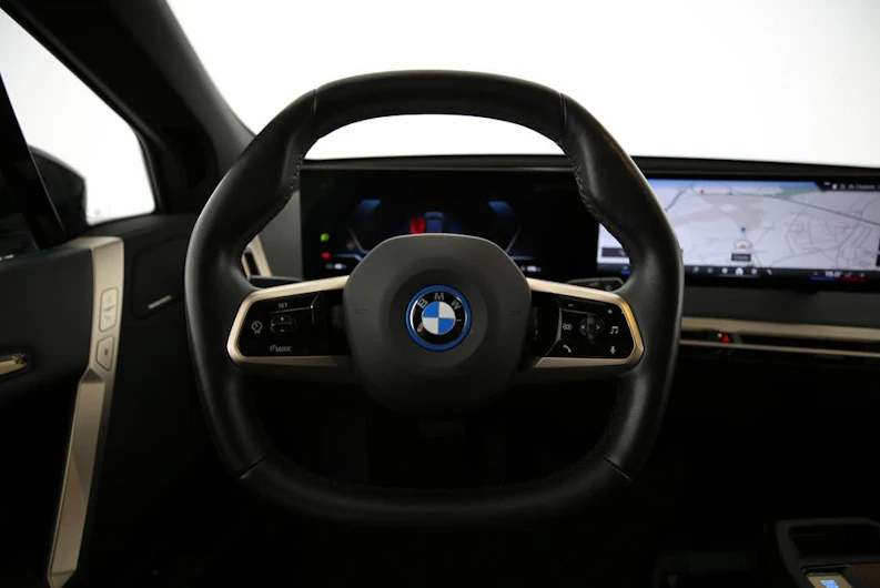 immagine del veicolo BMW iX