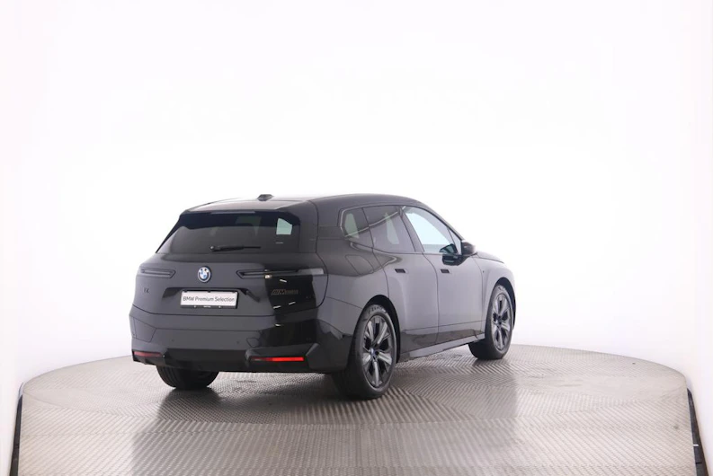immagine del veicolo BMW iX