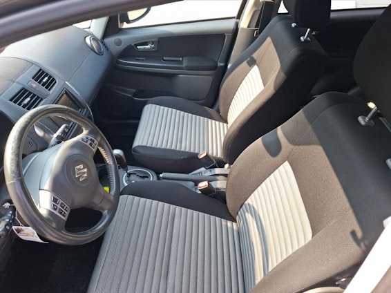 Vehicle image 8
