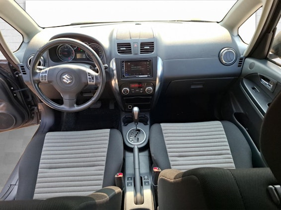 Vehicle image 11