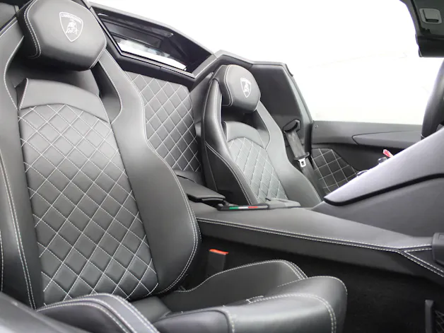 Lamborghini Aventador S LP740-4 Roadster E-Gear