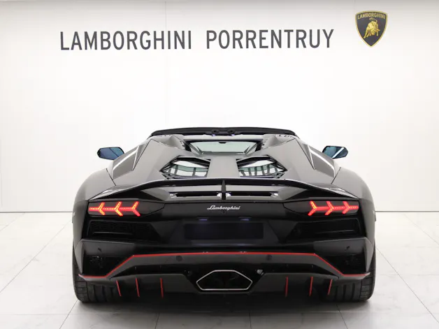Lamborghini Aventador S LP740-4 Roadster E-Gear